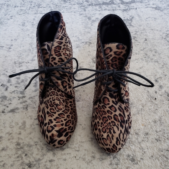 Dolce MOJO Moxy leopard chunky heel booties 9 - Picture 1 of 3